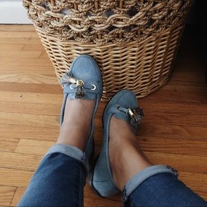 New Tasseled loafers size US 6